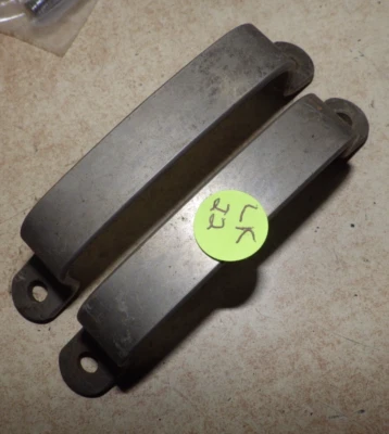 LOTE DE 2 TIRADORES DE PUERTA O CAJÓN DE ALUMINIO CROMADO DE COLECCIÓN ESTILO INDUSTRIAL Foto 1 de 2