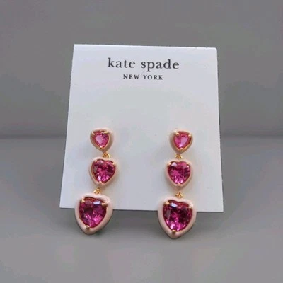 Pendientes colgantes corazón tono rosa, esmalte y dorado KATE SPADE Foto 1 de 4