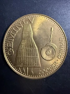GETTONE SPAZIALE GEMINI V 1969-MS-SPEDIZIONE GRATUITA USA-OTTONE 26,25mm T225 - Foto 1 di 2