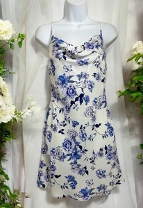 Vestido sin Mangas Urban Outfitters Mallory Cuello Capucha Talla Pequeña Azul Floral Mini Solero - Imagen 1 de 6