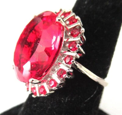 Precioso anillo de cóctel de piedra de vidrio rojo cereza talla 6 Foto 1 de 4