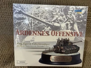 Dragon Armor 1:72 King Tiger & Fallshirmjager 501, Kaiserbaracke '44, No. 60129 - Picture 1 of 11