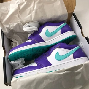 Jordan 1 Low SE Psychic Purple Hyper Jade NEW 8.5 Men's Lace Up Sneakers Shoes - Picture 1 of 11