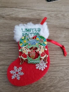 Disney Pin DLR Merry Christmas 2010 Chip And Dale Stocking  - Picture 1 of 3