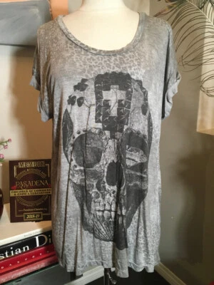 Camiseta Religion Talla M Gris Calavera Rayón 2400-876-102519 Foto 1 de 4