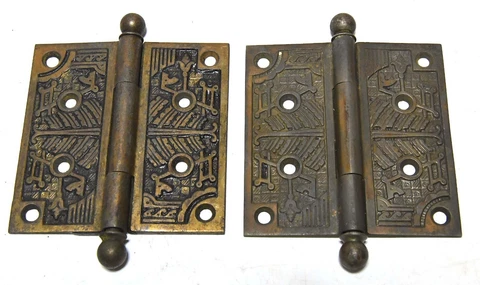 2 MATCHING EASTLAKE STYLE BRASS FINISH CANNONBALL TIP HINGES 4 x 4 C4 Cover