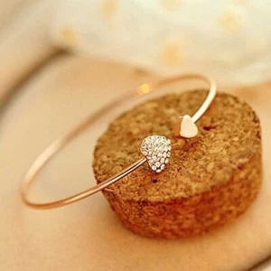 Stunning 18k Gold Plated Contemporary Heart Themed Cuff Bracelet For Women/Girls - Picture 1 of 6