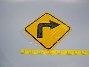 *Señal de giro a la derecha (con símbolo de giro nítido) 3PMP5 aluminio reflectante 12" x 12" - Imagen 1 de 3