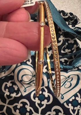 NUEVO CON ETIQUETAS Brighton ANILLOS DE NEPTUNO PAVÉ BRAZALETE CONJUNTO Dos Pulseras Doradas Doble Precio de venta sugerido por el fabricante $68 Foto 1 de 4