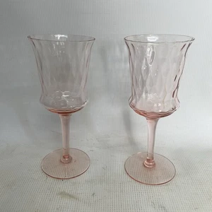 Juego de 2 copas de vino con tallo de copa rosa óptica diamante rosa Tiffin - Imagen 1 de 9