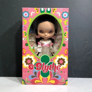 Neo Blythe Very Cherry Berry Fashion Doll Takara Tomy NEW - Picture 1 of 6
