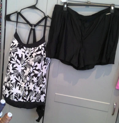 Croft & Barrow Woman Swim Blouson Top Size 3X with bathing shorts size 22W - Image 1 of 4