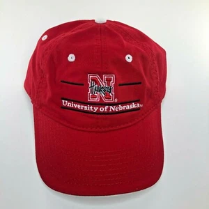 Sombrero con correa roja Huskers de la Universidad de Nebraska en la etiqueta del juego - Imagen 1 de 4