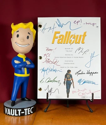 Guión de Fallout Pilot firmado - Reimpresiones de autógrafos - Programa de televisión de Fallout Foto 1 de 4