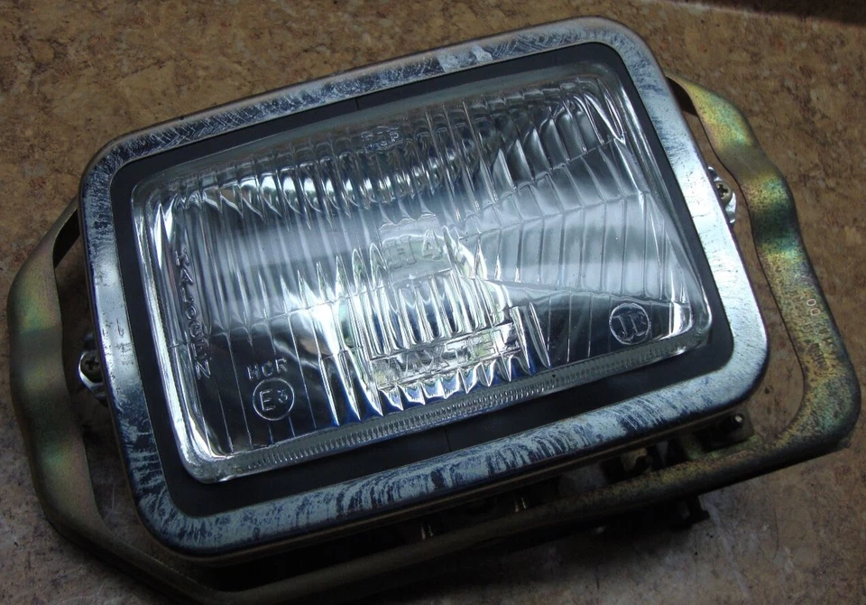 1985 年雅马哈 Venture XVZ 1200 XVZ1200 D XVZ1200D 前灯头灯 85 — 第 1/1 张图片