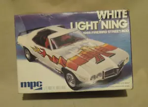 Vintage 1978 MPC White Lightning 1969 Firebird 1/24 model kit 1-0781 BUILT BOX+ - Picture 1 of 4