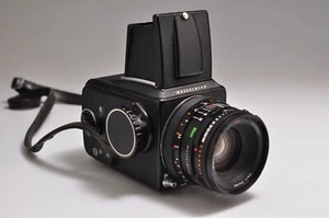 Hasselblad 500C/M mit 80mm CF Objektiv, A12 Film Back, Sucher und mit Extras - sehr guter Zustand - Bild 1 von 18