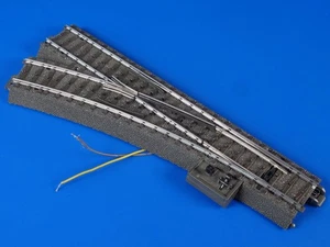 MARKLIN H0 - 24611 - Left Straight Turnout + 74470 Lantern - C Track (68)/ EXC - Picture 1 of 2