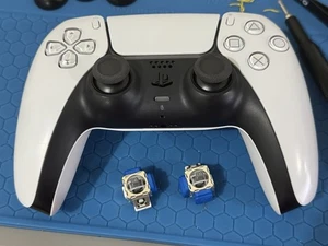 Controller PS5 DualSense K-Silver JS13 Pro TMR bianco BDM-040 - Foto 1 di 3