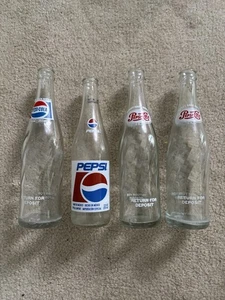 Menge von vier (4) Vintage Pepsi-Cola Swirl Glas Sodaflaschen - Bild 1 von 2