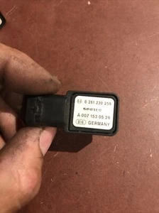 MERCEDES BENZ MAP AIR PRESSURE SENSOR A0071530528 - Picture 1 of 4