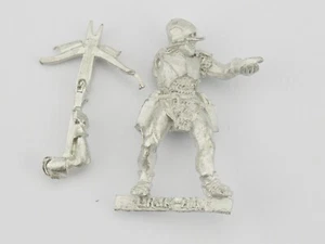 GW LORD OF THE RINGS URUK HAI CROSSBOWMAN C. GREEN 1353 - Picture 1 of 1