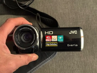 JVC HD Everio 40x Optical Zoom GZ-HM3OBU With Charger Cable Carrying Case - Image 1 of 4