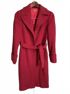 Gabardina para mujer United Colors of Benetton roja mezcla de lana con cinturón Foto 1 de 4