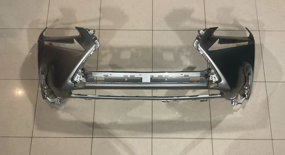 Cubierta de parachoques delantero plateada Lexus NX200t NX300h 2015-2017 CAPA Foto 1 de 4