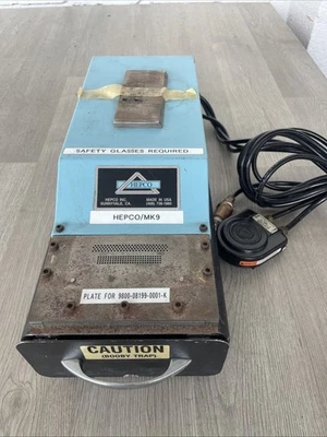 Máquina formadora y corte manual de plomo Hepco modelo probable T3800 o 3700 MH JD Foto 1 de 4