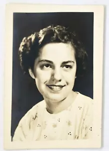 Vtg Black & White Photo Of A Young Beautiful Girl Lady Women - Foto 1 di 2