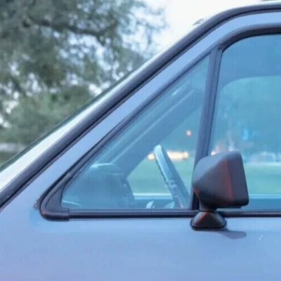 Volkswagen Jetta: 1985, 1986, 1987, cristal de ventilación de puerta delantera izquierda, estacionario Foto 1 de 4