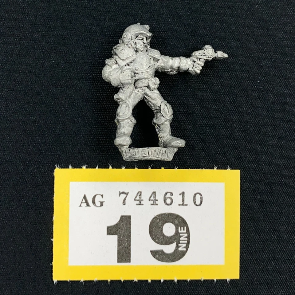 SHIPS OFFICER HAND FLAMER METAL ROGUE TRADER ADVENTURER RT601 40K PIRATE GUARD - Image 1 of 1