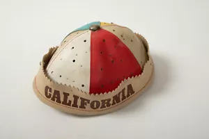 Sombrero de recuerdo de vinilo para niños California (S4R) (JSF6) Knott's Berry Farm Carnaval - Imagen 1 de 8