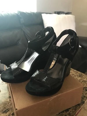 Sandalia de cuña Charles David de gamuza de cuero para mujer talla 8 usada correa en T al tobillo Foto 1 de 4