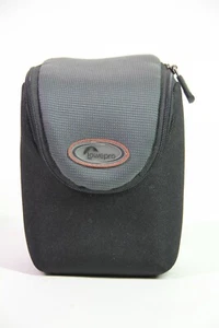 Lowepro D-Res 25 AW Weatherproof Camera Case with Raincover - Picture 1 of 5