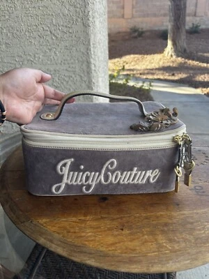 Estuche de entrenamiento de maquillaje Juicy Couture vintage gris/terciopelo bronceado Foto 1 de 4