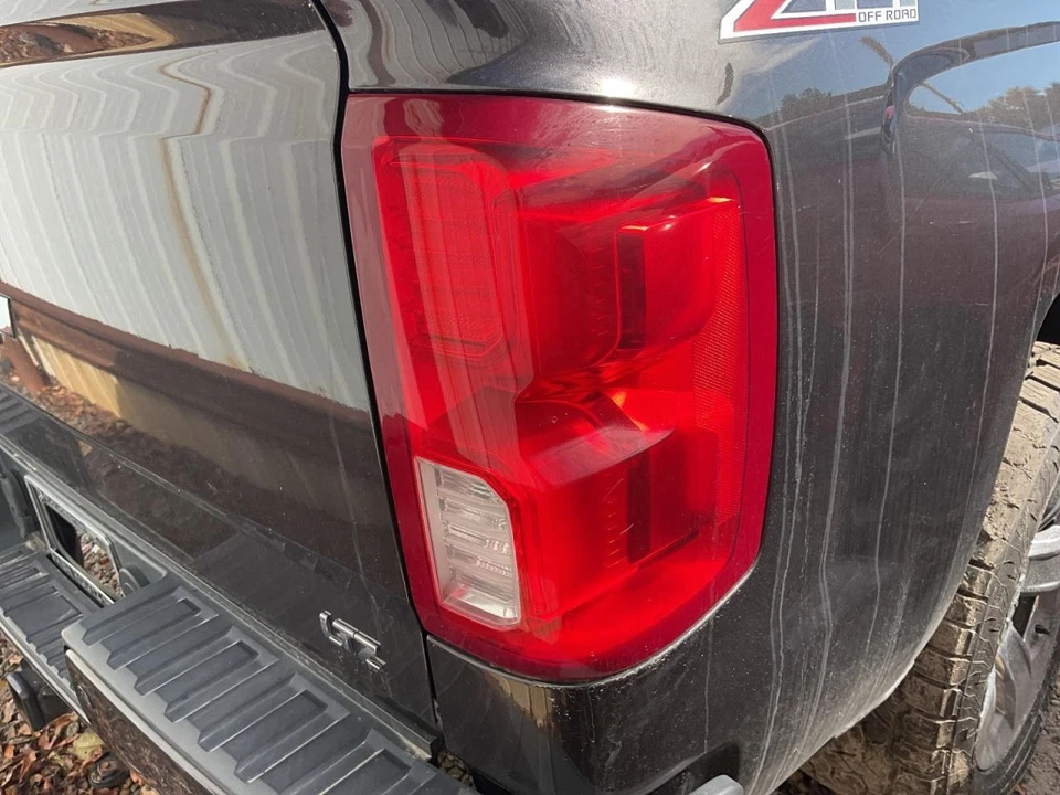 Passenger Tail Light Pickup With Box DRW Fits 16-19 SIERRA 3500 PICKUP 2268793 - Image 1 of 1
