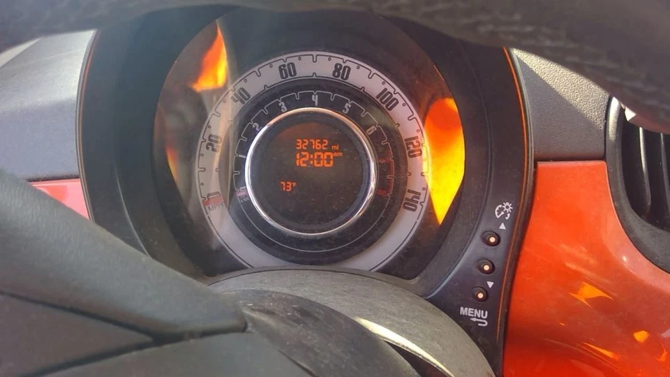 速度表 2 门休息室 适合 12-17 菲亚特 500 4153591 — 第 1/1 张图片