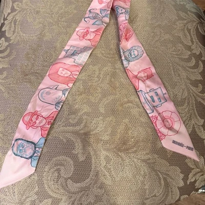 爱马仕女式真丝斜纹围巾多色 86 厘米豪华带真品证明 — 第 1/4 张图片