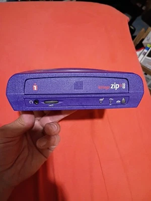Unidad IOMEGA ZIP CD 650 ZIPCDUSB solamente - falta cable de alimentación. Foto 1 de 4