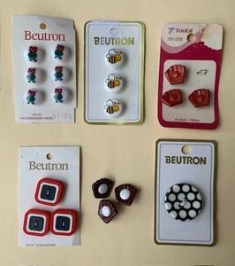 Vintage & Novelty Buttons - bears - baseball glove - square - dots - bees - Picture 1 of 21