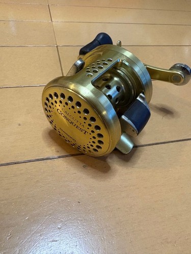 SHIMANO Calcutta Conquest 300F Baitcasting Reel Right Hand Bass