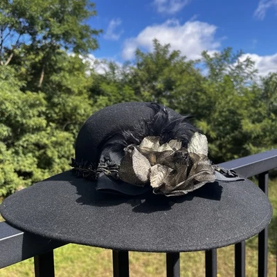 Sombrero Colección Tucán De Colección Talla S Ala Ancha Negro 100% Lana Dorado Pluma Rosa Foto 1 de 4