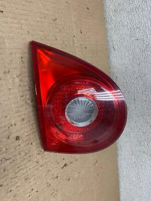 Luz trasera lateral izquierda para maletero Volkswagen Golf 2006-2009 L7368 DG Foto 1 de 4