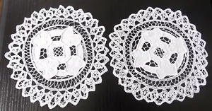 NAPPERONS BRODES MAIN LACET RENAISSANCE ET RICHELIEU ROND DE 20CM les 2*** - Picture 1 of 1