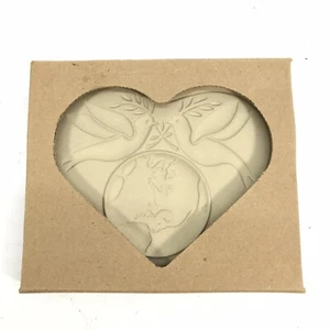 Pampered Chef Stoneware PEACE ON EARTH Heart Shaped Cookie Mold New - Picture 1 of 3