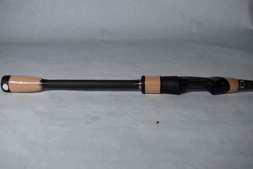 Удилище спиннинговое Megabass Destroyer P5 USA F3.1/2-611XS Addermine - Изображение 1 из 3