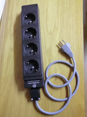 Reiseadapter DE/EU auf Schweiz Steckdosenadapter mit 4-fach Steckdosenleiste - Bild 1 von 2