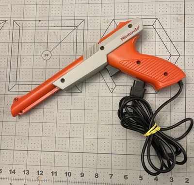 Оригинальный оранжевый охотничий пистолет 1985 Nintendo NES Zapper Duck NES-005 OEM легкий пистолет - Изображение 1 из 4